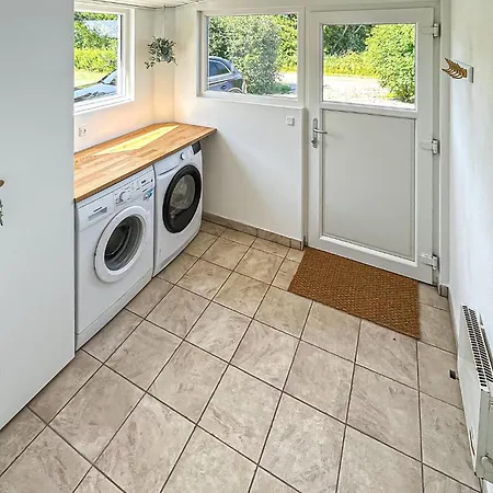 Holiday home Stunning In With Sauna Humble